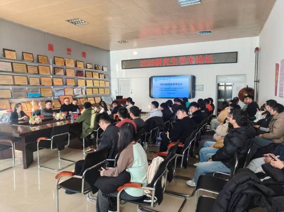 会议室里的人们AI 生成的内容可能不正确。